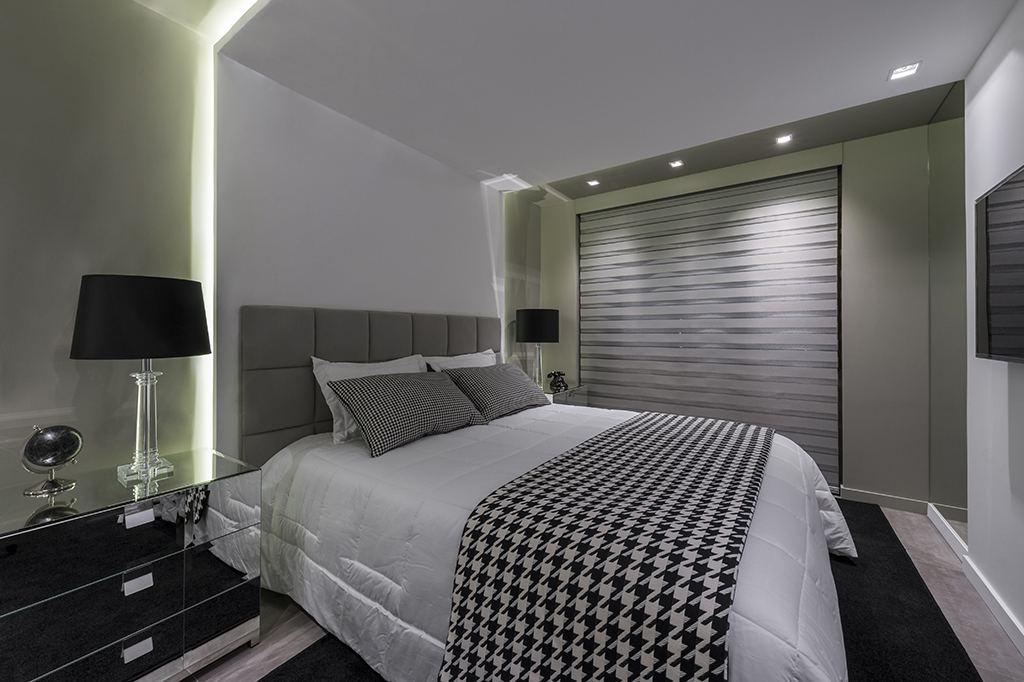 Quarto de casal em tons de cinza com colcha pied-de-poule