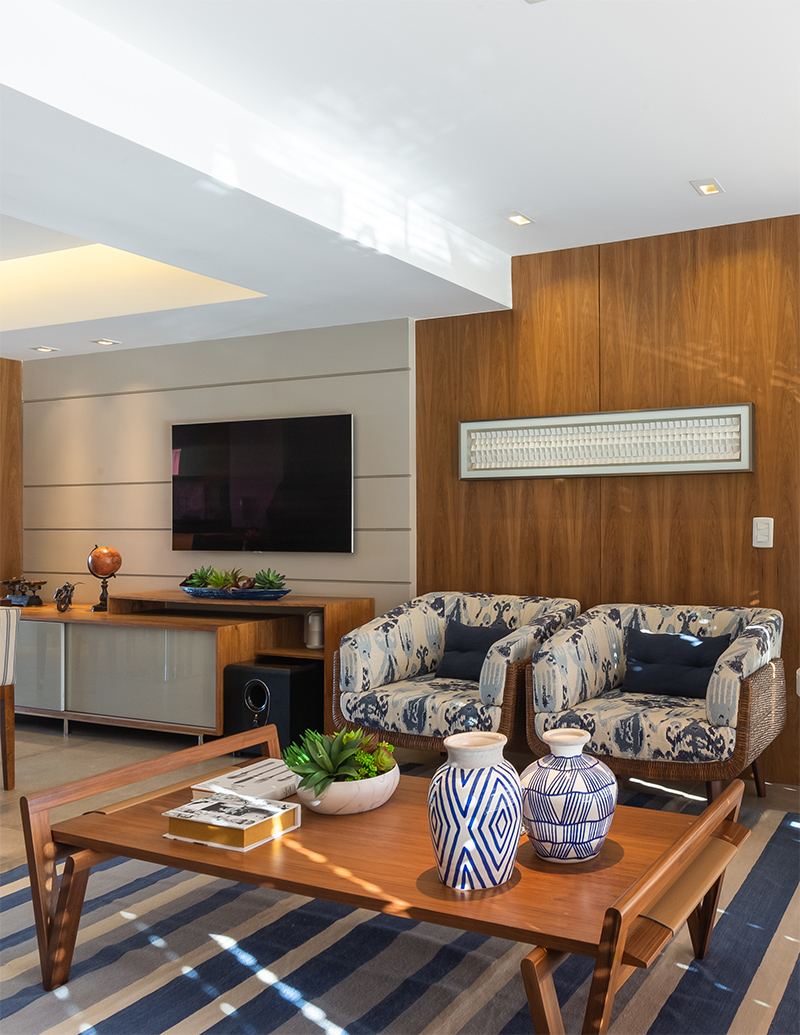 Living com poltronas estampadas – vista 1